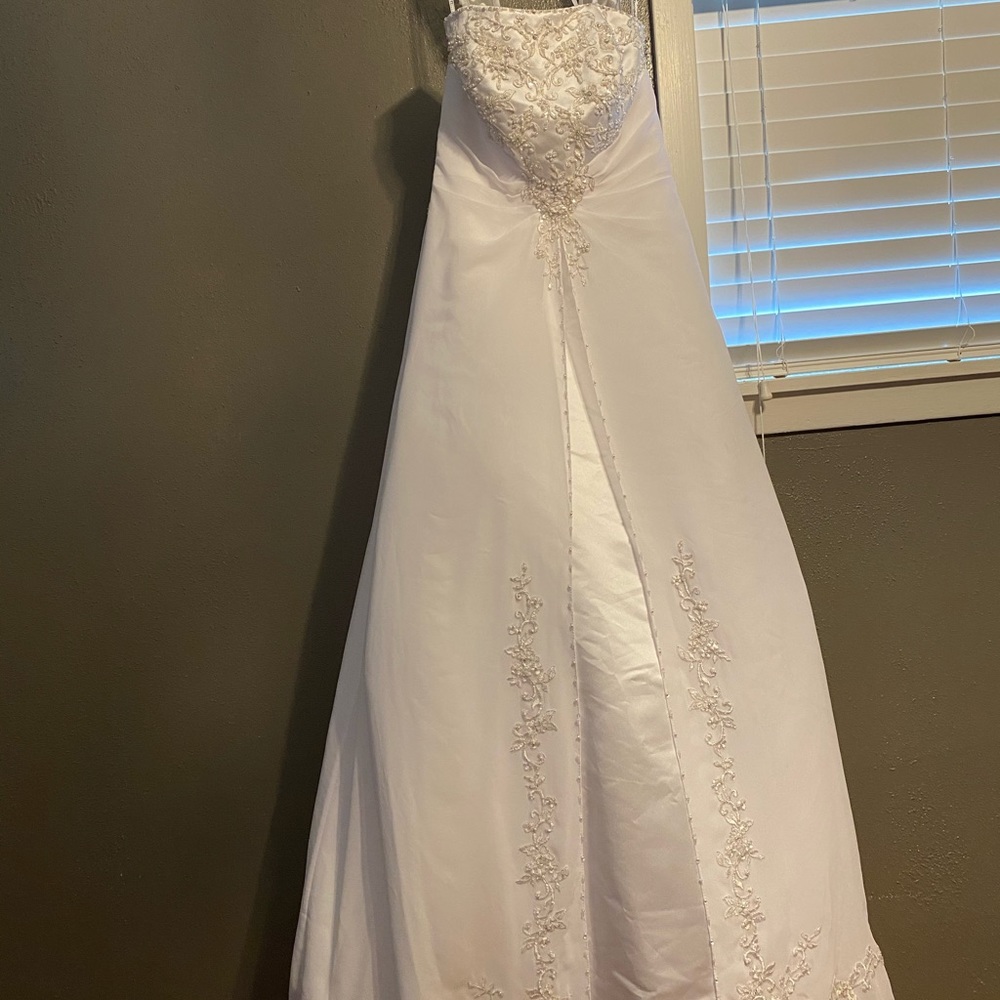 Wedding Dress, white. Side 4 from David’s Bridal